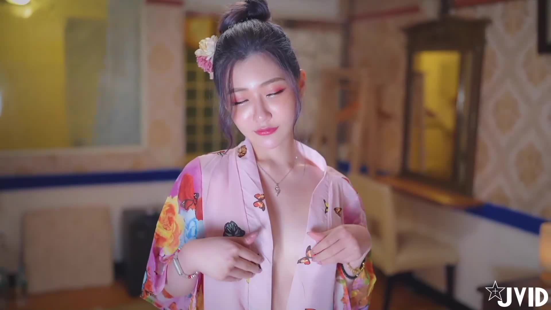 二次元美女露胸-不卡美剧电影完整版在线观看